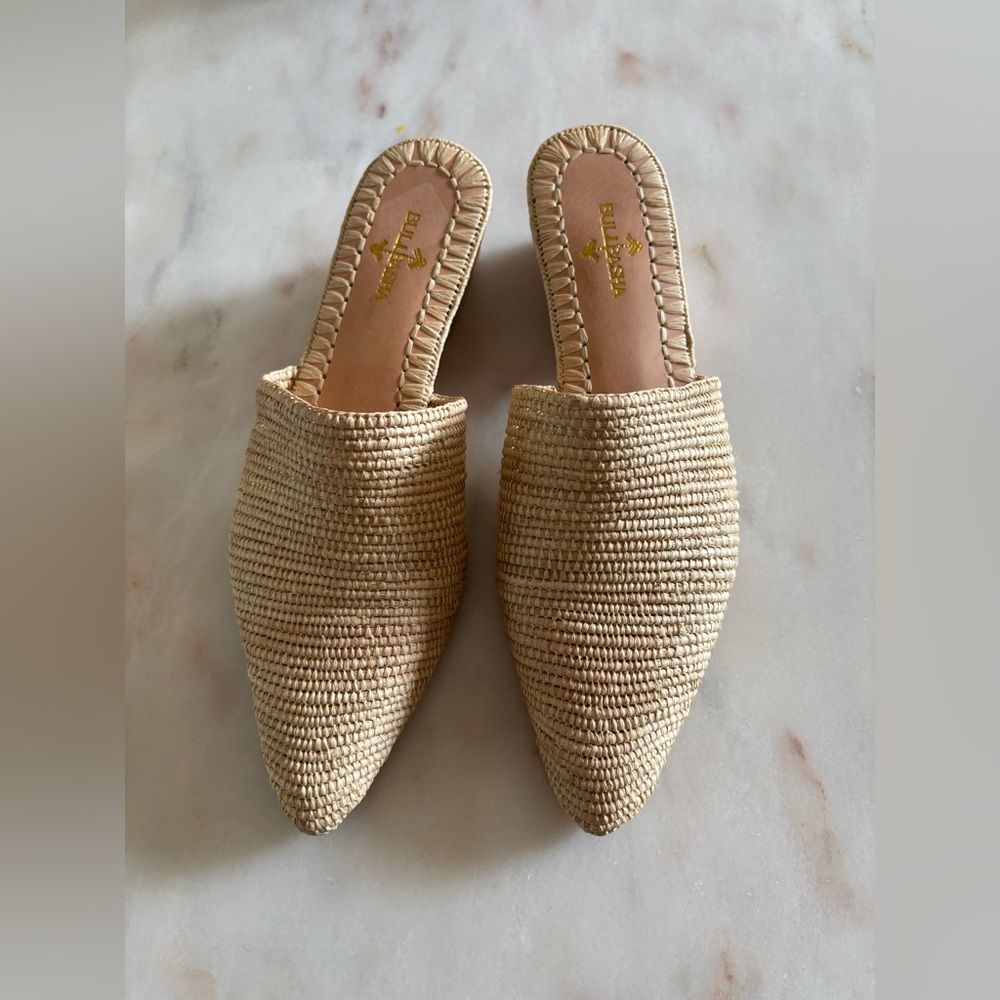 Bulibasha Woven Tan Mules “sura”
